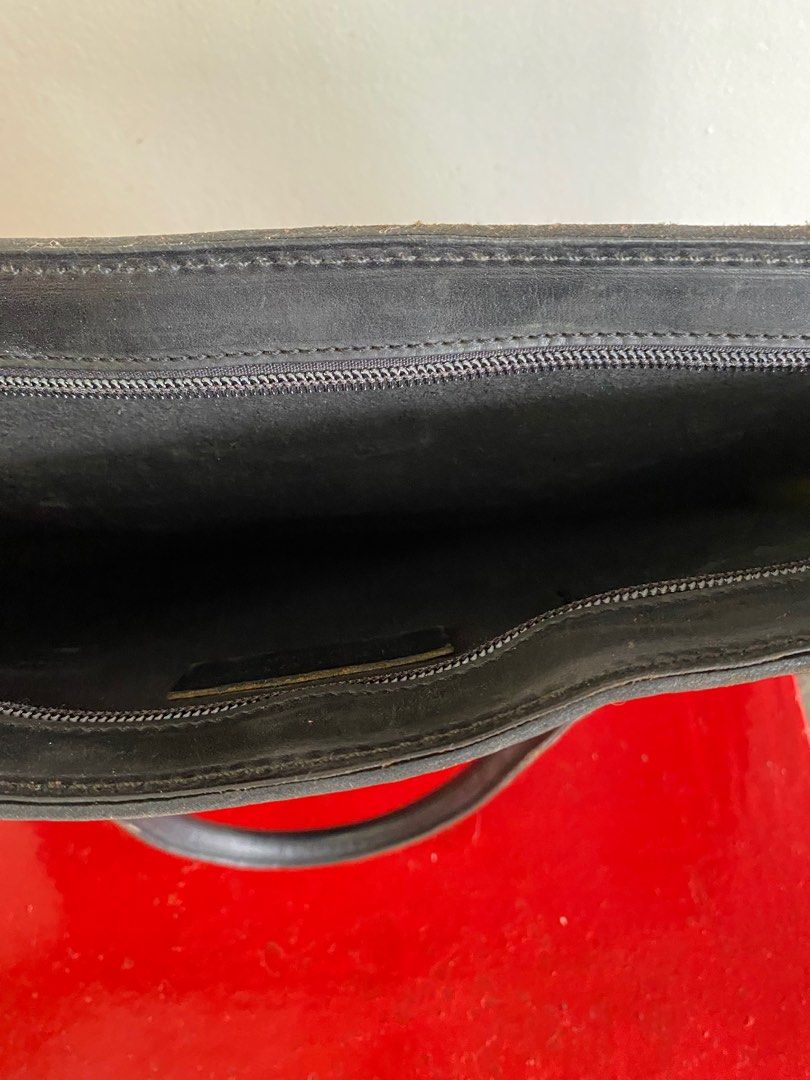 vintage leather documents bag from scotland (Category: Briefcases) located in Makati City. Submitted by celebrityauctions (Listing ID 1413071205, Image 2). Description: Vintage Glenroyal Black Bridle Leather Briefcase This exquisite bag is a testament to the enduring quality and craftsmanship of the Glenroyal brand, handmade in Scotland since 1979. Crafted from genuine bridle leather, this bag is both incredibly strong and durable, originally dev
