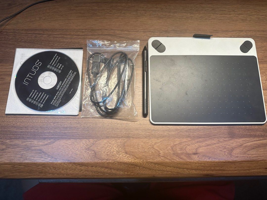 Wacom Intuos Draw Creative Pen Tablet (Category: Other Accessories) located in Tarlac. Submitted by diaphosort (Listing ID 1413191457, Image 2). Description: - Wacom Intuos Draw - Includes: Tablet, pen, USB cable, software CD - Slight line marks on tablet - Perfect for digital art, drawing, and sketching - Note: Use old Wacom drivers - MOP: Gcash - MOD: JNT.