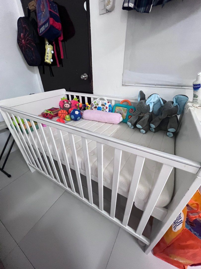 Wooden Crib (cuddlebug) (Category: Cots & Cribs) located in Santa Rosa. Submitted by zki.closet (Listing ID 1413102203, Image 2). Description: Cuddlebug brand Included mattress (toys not included) May mga sulat and chip ang paint pero overall goods pa. Bought 15,500 sa SM Rfs: Hindi na ginagamit.