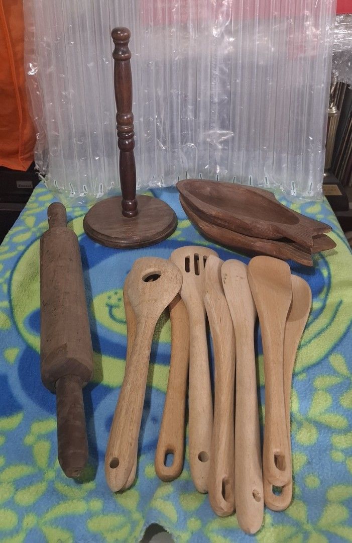 Wooden Kitchenware Bundle (Category: Other Kitchenware & Tableware) located in Bulacan. Submitted by gjeen (Listing ID 1413069474, Image 1). Description: 1 tissue holder 2 fish side dish plates 1 rolling pin 8 ladles (good quality, thick).