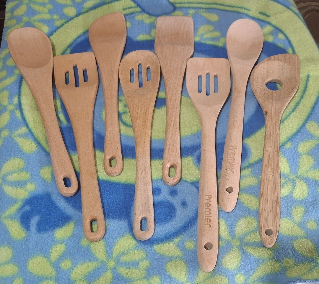 Wooden Kitchenware Bundle (Category: Other Kitchenware & Tableware) located in Bulacan. Submitted by gjeen (Listing ID 1413069474, Image 2). Description: 1 tissue holder 2 fish side dish plates 1 rolling pin 8 ladles (good quality, thick).