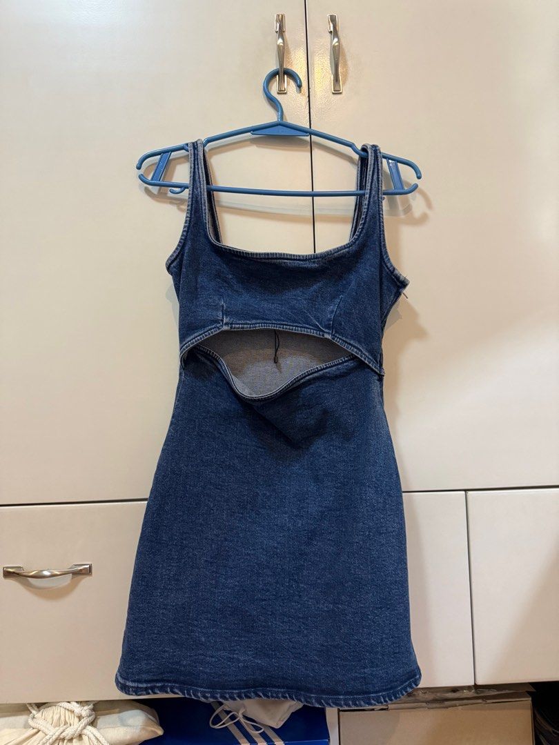 Zara Denim Cut-Out Dress (Category: Dresses) located in Marikina City. Submitted by alexipm (Listing ID 1413076909, Image 1). Description: - Zara denim dress - Cut-out design - Square neckline - Mini length - Size S - Great for casual and night out RFS: New Year Decluttering.