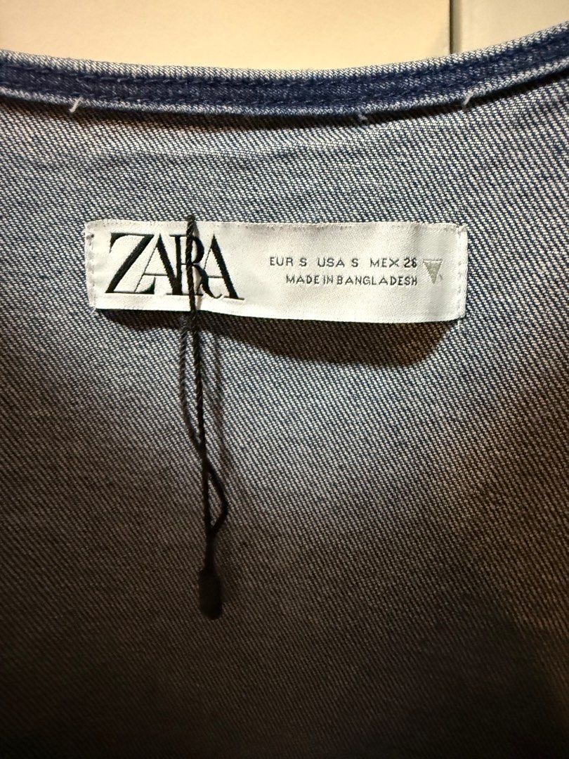 Zara Denim Cut-Out Dress (Category: Dresses) located in Marikina City. Submitted by alexipm (Listing ID 1413076909, Image 2). Description: - Zara denim dress - Cut-out design - Square neckline - Mini length - Size S - Great for casual and night out RFS: New Year Decluttering.