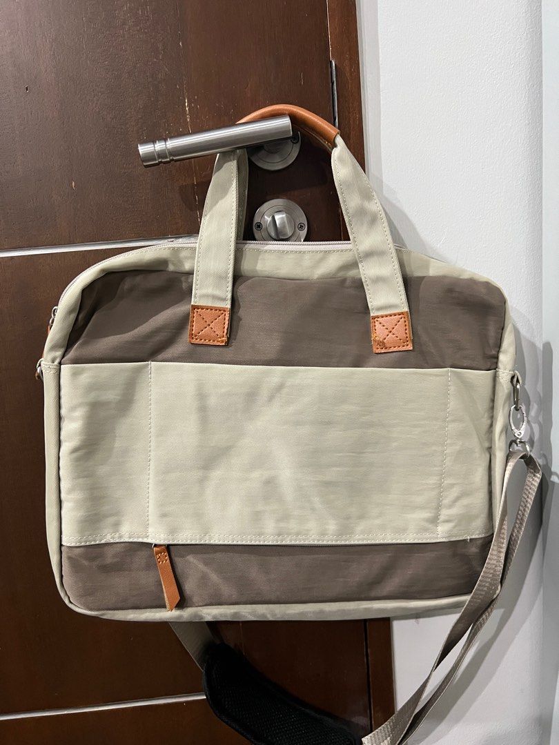 15-16 inch Oziko Laptop Bag (Category: Laptop Bags & Sleeves) located in Paranaque City. Submitted by ryujaesu (Listing ID 1416799541, Image 3). Description: 📦 MOD: GGX/J&T / Same day delivery 💵 MOP: Cash or BPI only 📍Loc: Metro Manila 🚫 Meet-ups are only limited to Taft area.