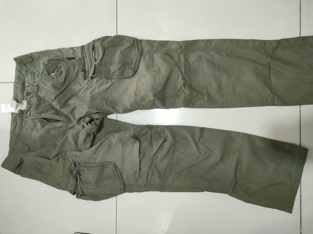 3 pcs - Cargo/Denim Pants (Category: Jeans) located in Manila. Submitted by evangelist79272 (Listing ID 1416833550, Image 3). Description: branded quecha cargo pants us levis denim pants free unbranded pants first picture only if bought with the other two 350 pesos each if per piece binili.