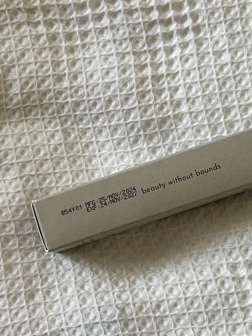Absidy Concealer in 2.5W (Category: Makeup) located in Manila. Submitted by outofstoragee (Listing ID 1416666473, Image 2). Description: brand new.