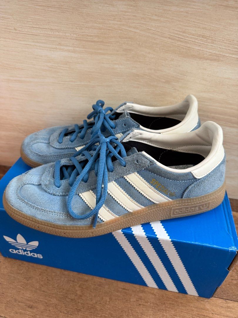 Adidas Handball Spezial Blue (LAST PRICE) (Category: Sneakers) located in Cavite. Submitted by grazielaa (Listing ID 1416673254, Image 3). Description: - Adidas Handball Spezial - Size: US 7.5, UK 7, EUR 40 - Gum sole - Includes original box - Extra pair of laces (unused) - Color in person may vary from the photos based on the lighting Original Price: 5,300 RFS: decluttering MOP: Gcash & BDO Don’t hesitate to message me if you have any questions.