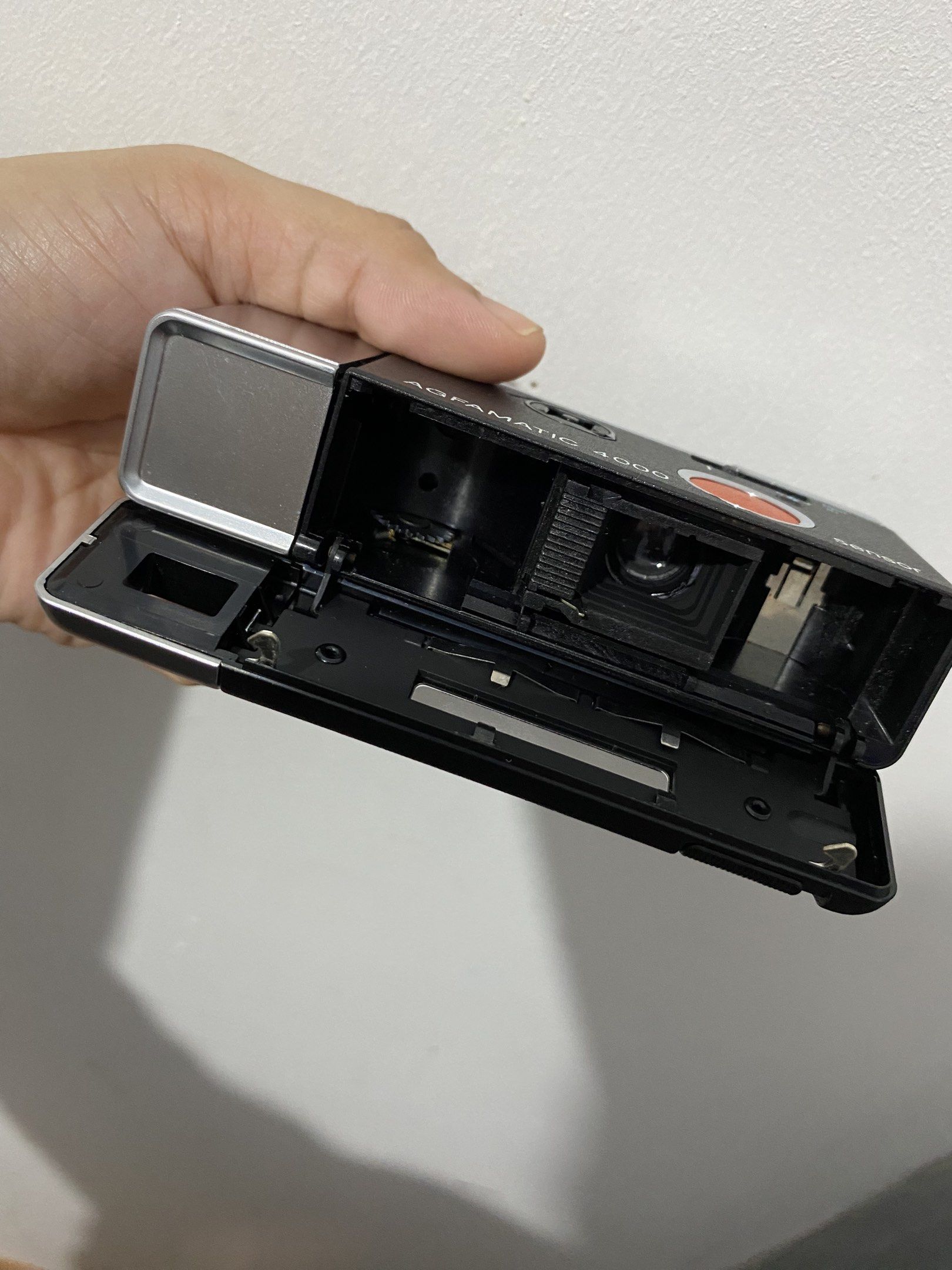 Agfa Agfamatic 4000 Sensor Film Camera (Category: Cameras) located in Cavite. Submitted by dumpxpotato (Listing ID 1416698443, Image 3). Description: Agfamatic 4000 Film Camera – Untested (no film to test) – All buttons are responsive – Sold as is / as shown ❗️This is a preloved camera, so please manage your expectations. these items have been tested several times to ensure that it is working properly according to our claims. strictly no return n