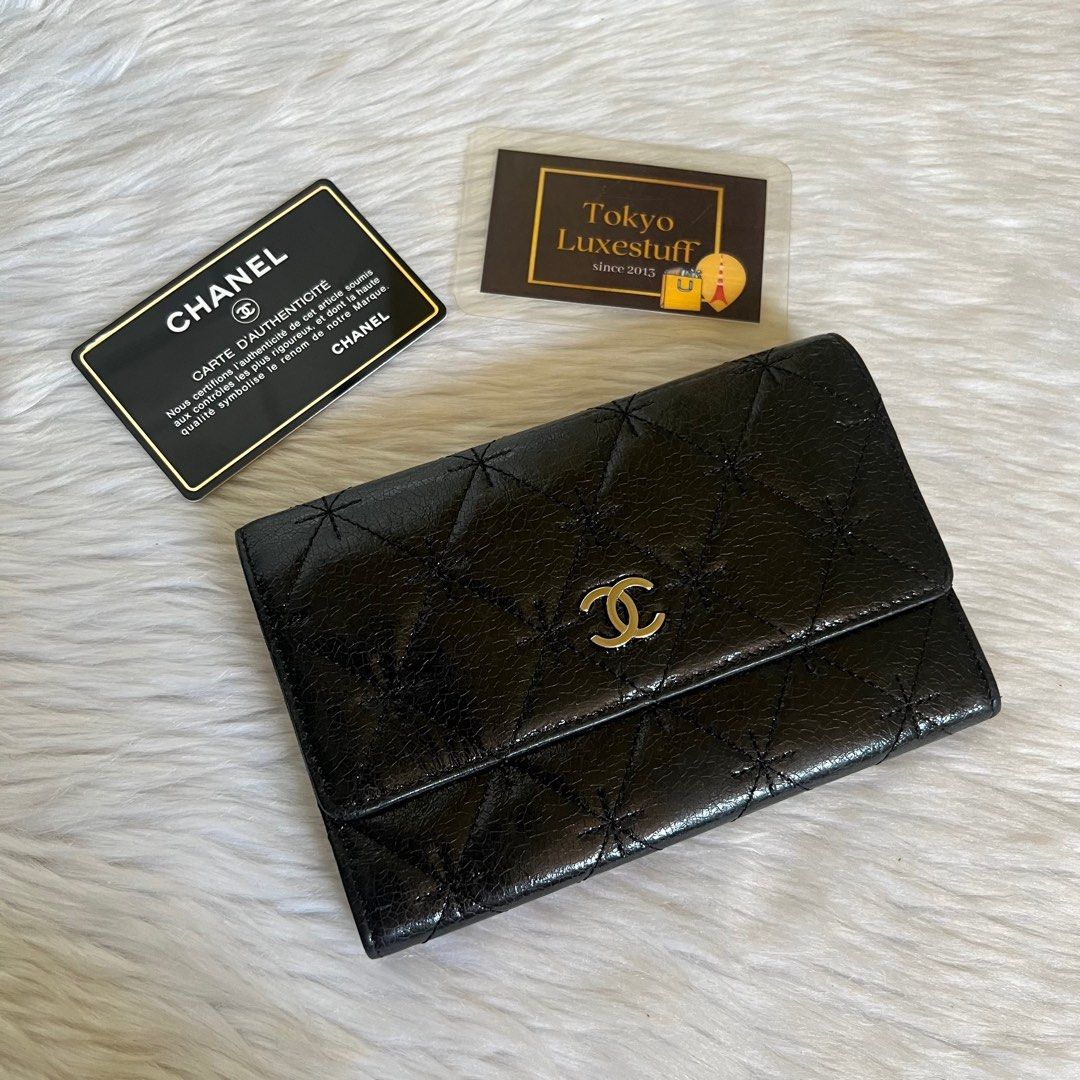 Authentic Preloved Chanel Patent Mini Clutch (Category: Luxury Bags & Wallets) located in Quezon City. Submitted by tokyoluxestuff2013 (Listing ID 1416704304, Image 1). Description: Authentic Preloved Chanel Patent Mini Clutch Comes with authenticity card , hologram seal intact Size approx 16cm W x 11 cm H Shipping via LBC/ Grab/ Lalamove Add shipping gee .