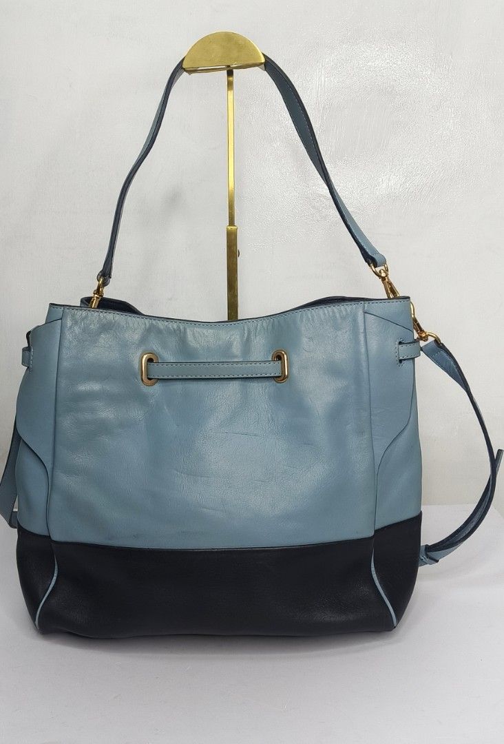 Bean Pole Two-way Bucket Bag (Category: Luxury Bags & Wallets) located in Baguio. Submitted by PreiLoveMaria (Listing ID 1416822848, Image 3). Description: Beanpole Two‑Way Bucket Bag — Mid‑Large 🤎 Classic two‑way bucket silhouette you can wear crossbody or on the shoulder. Subtle Beanpole branding + gold‑tone hardware keeps it understated yet refined. 👜 Condition: Good used condition — normal signs of wear; perfect for daily use. 📏 Size: Mid‑