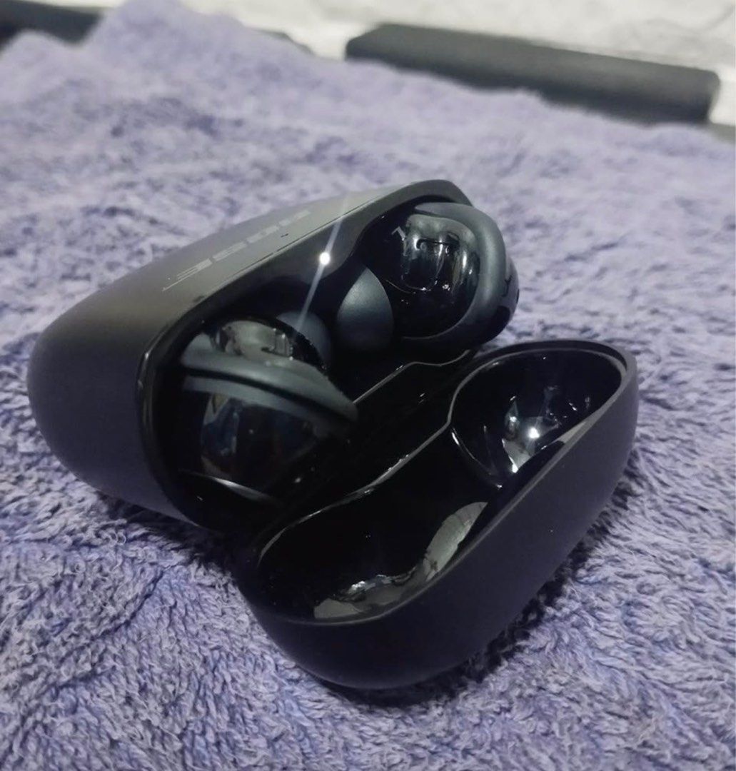 Bose QC Earbuds 2 ultra (Category: Earphones) located in Angeles City. Submitted by marvinjbm110069 (Listing ID 1416791162, Image 2). Description: 💯 no issue 💯 original 💯 unit only 💯 smooth no dents 💯 almost new Note: no box,charger and esrtios just unit What you see is what you get Rfs. Using airpods .