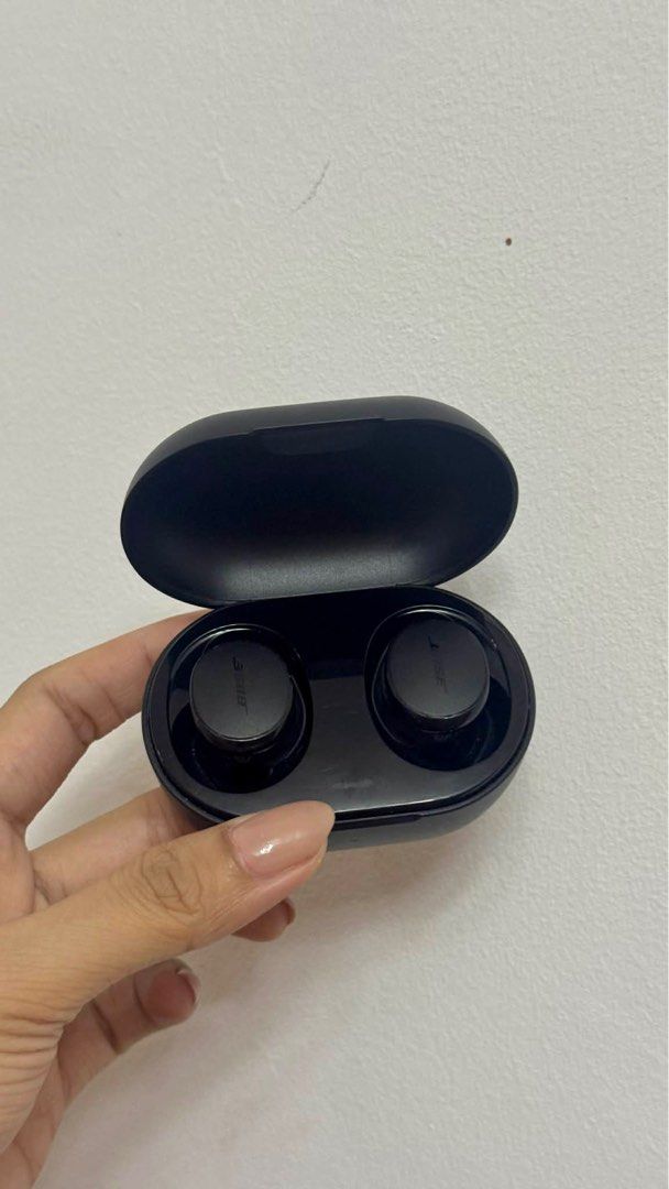 Bose quiet comfort Earbuds (Category: Earphones) located in Angeles City. Submitted by marvinjbm110069 (Listing ID 1416811075, Image 2). Description: - Black Bose earbuds - Includes charging case - Bose logo on case - Case is open in the images.
