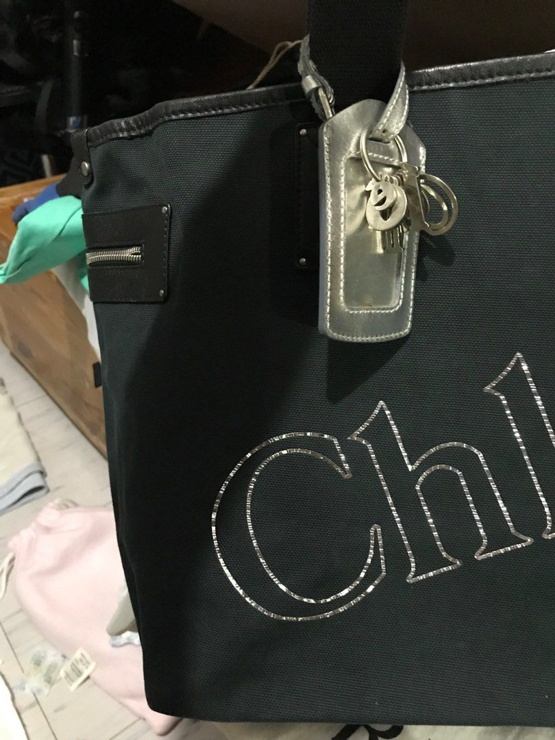 Chloe large tote Bag (Category: Luxury Bags & Wallets) located in Caloocan City. Submitted by mermaid.drive (Listing ID 1416807393, Image 2). Description: weekender bag tolerable signs of used presentable from japan trip pre pandemic detached code when i got it but guaranteed original tokyo shops can’t go wrong 😉.
