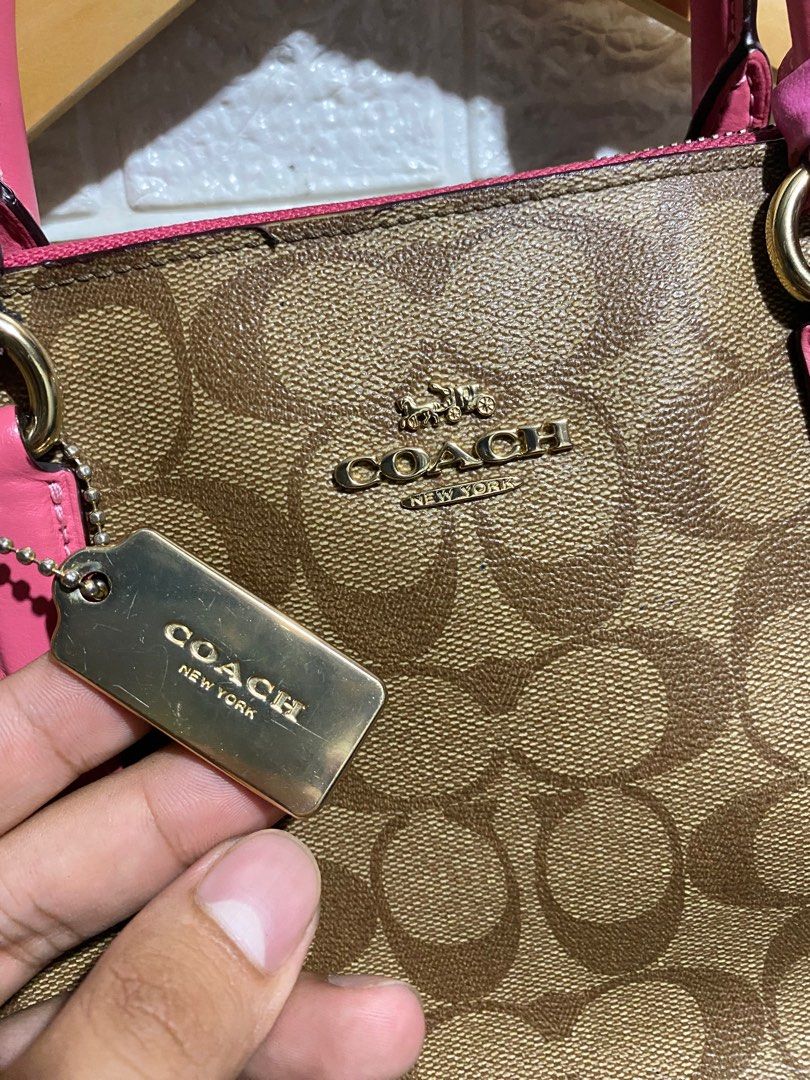 Coach Caryall Satchel Khaki Pink (Category: Luxury Bags & Wallets) located in Sindangan. Submitted by bossrapthrift (Listing ID 1416780585, Image 3). Description: Coach Caryall Satchel Khaki Pink Nasa Pic na All Details mga boss/madam With Minimal Issue Normal for Ukay Bag nasa last pic Loc:Zamboanga Del Norte.