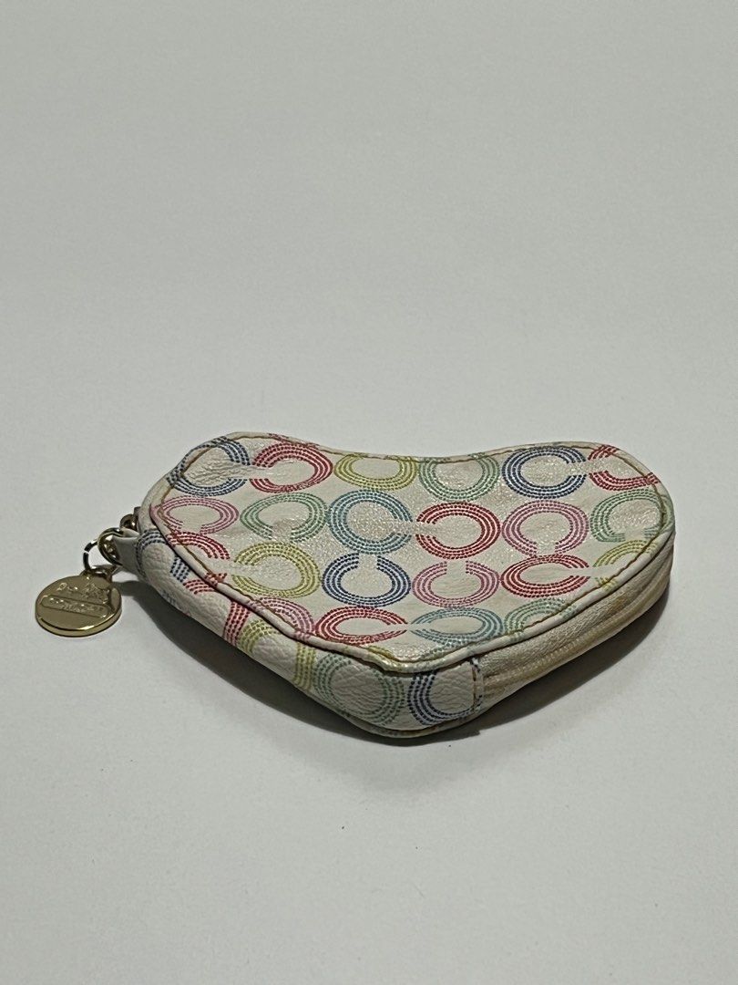 Coach Heart Coin Purse (Category: Bags & Wallets) located in Pasir Gudang. Submitted by razibod (Listing ID 1416654766, Image 3). Description: *Condition 9/10 *Price including postage fees.