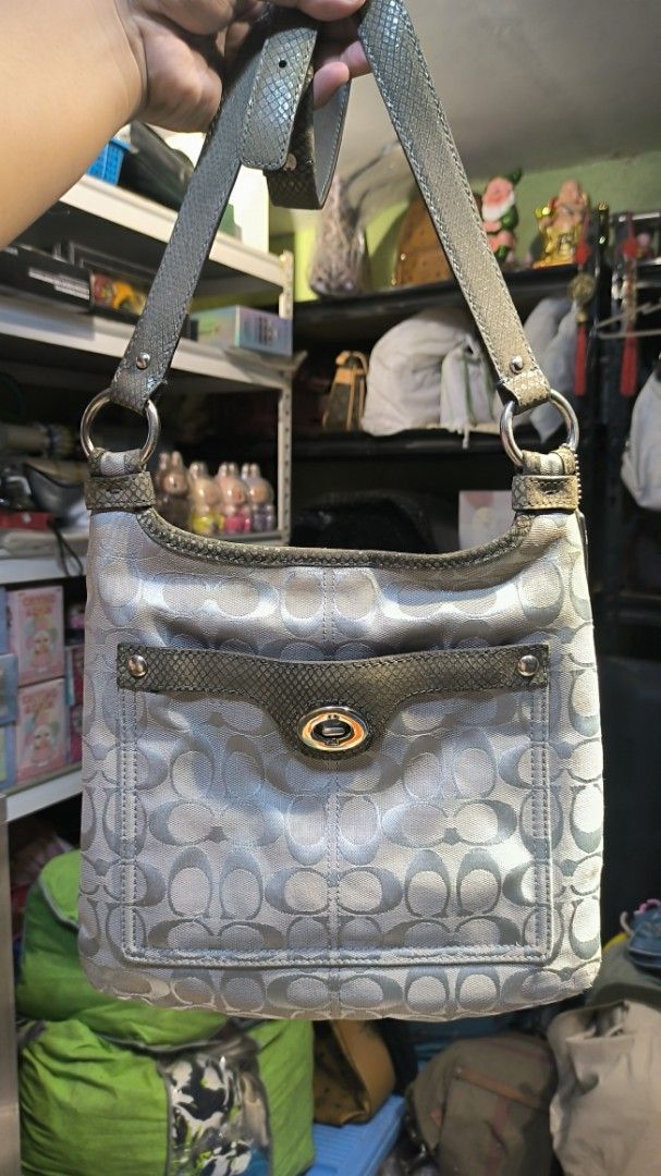 Coach Penelope crossbody bag (Category: Luxury Bags & Wallets) located in Quezon City. Submitted by 88bagelya_ni_rhen88 (Listing ID 1416745832, Image 2). Description: Coach Penelope crossbody bag in gray signature jacquard with snakeskin trim..