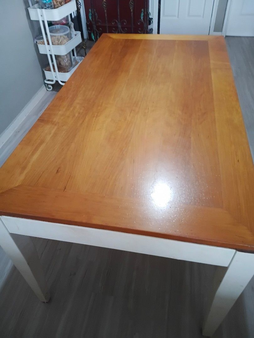 Dining Table (Category: Tables & Sets) located in Singapore. Submitted by tomyumlover (Listing ID 1416737179, Image 2). Description: Dining table dimensions 150cm x 80cm x 76cm..