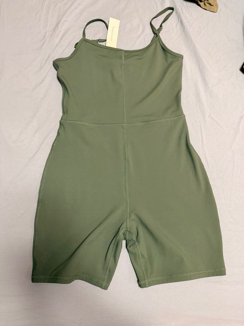 Double lined bodysuit / onesie BNWT (Category: Activewear) located in Mandaluyong City. Submitted by _dbp27 (Listing ID 1416811770, Image 2). Description: Super good quality material, double lined, comfy and stretchy Srp: 40usd.