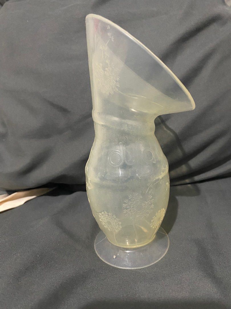 Dula Breast Pump (Category: Breastfeeding & Bottle Feeding) located in Quezon City. Submitted by alegria.wardrobe (Listing ID 1416697758, Image 2). Description: - Clear, transparent design - Made of soft, flexible material - Easy to use and clean Orig price - 660 Selling price - 280 Negotiable.