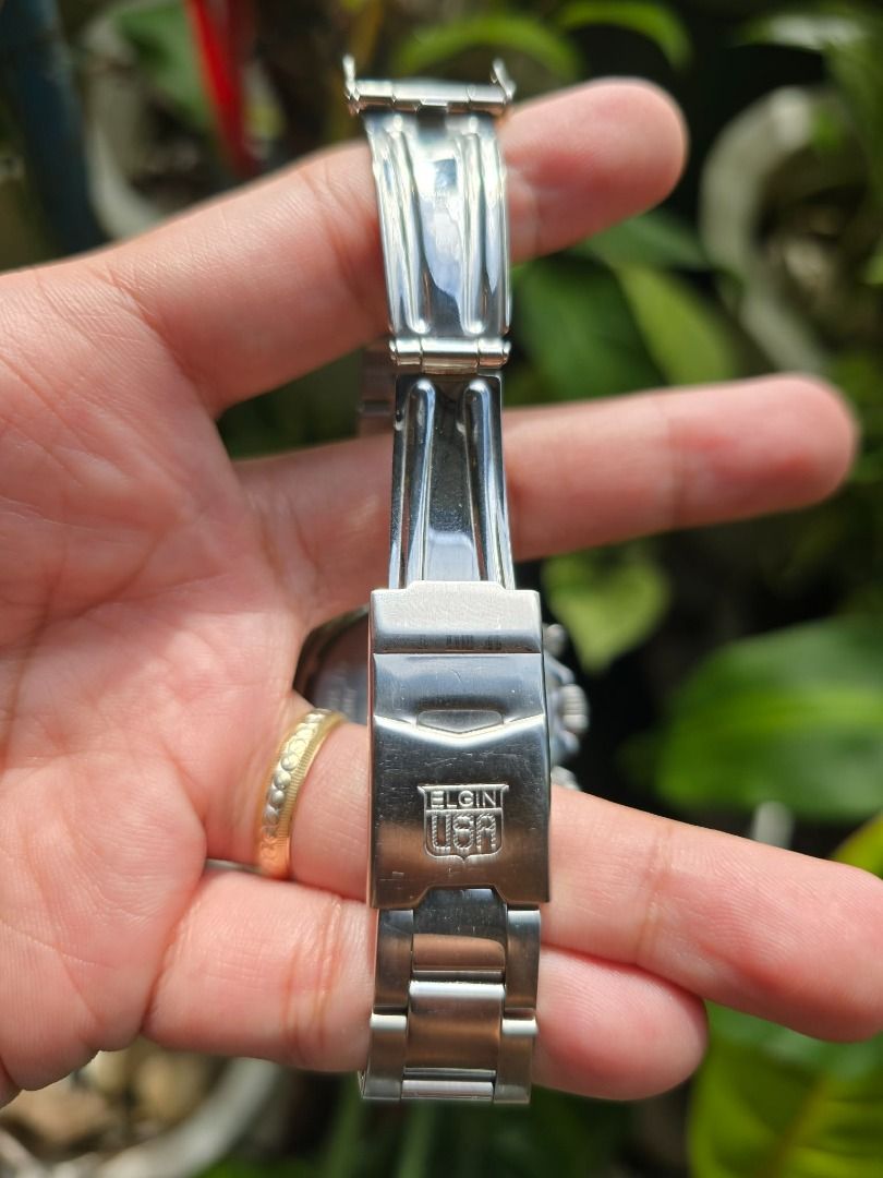 Elgin Chronograph Deluxe model (Category: Men's Watches) located in Manila. Submitted by timearcph (Listing ID 1416785139, Image 3). Description: The watch in the image is an Elgin Chronograph Deluxe model with the reference number FK-1120NGL. It features a black dial with silver-tone case and bracelet, and is designed for water resistance up to 200 meters. Price: 5000 MEETUPS: • Bacoor,Cavite • Las Pinas City SHIPPING: - Open to shipping but buy