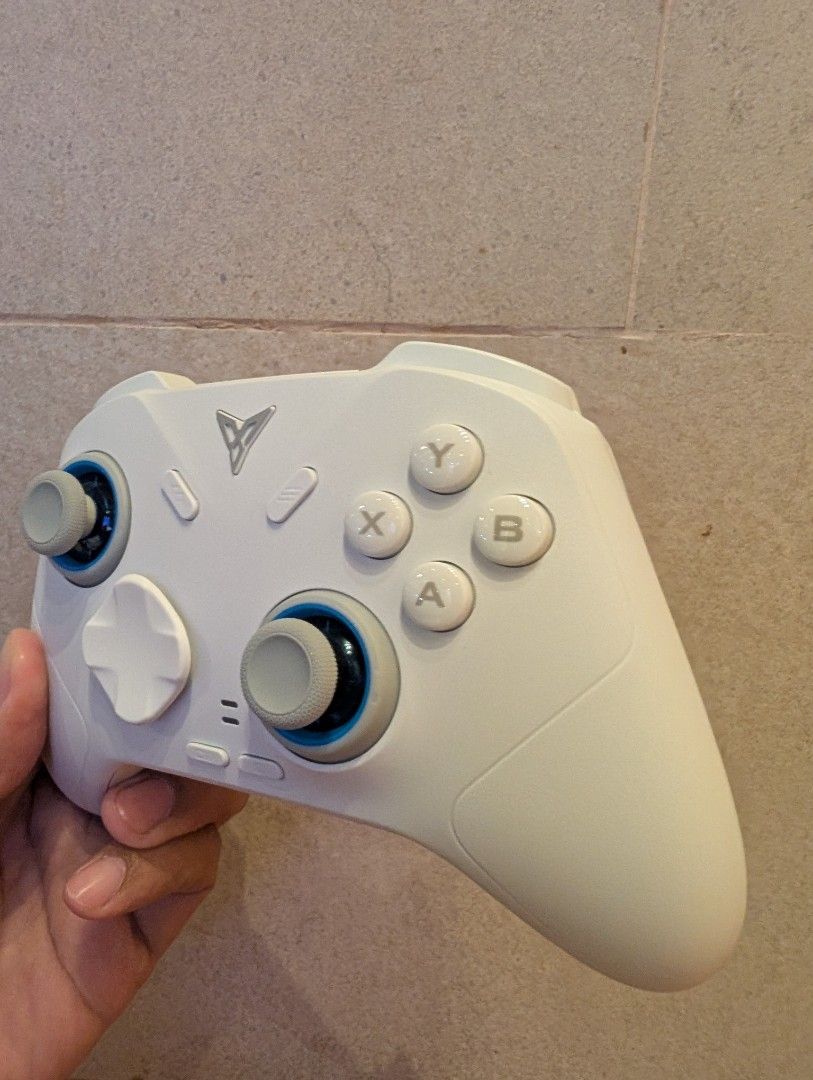 FLYDIGI DIREWOLF 4 Bluetooth Controller (Category: Controllers) located in Quezon City. Submitted by unboxingtito (Listing ID 1416788795, Image 3). Description: Brand new and unused .
