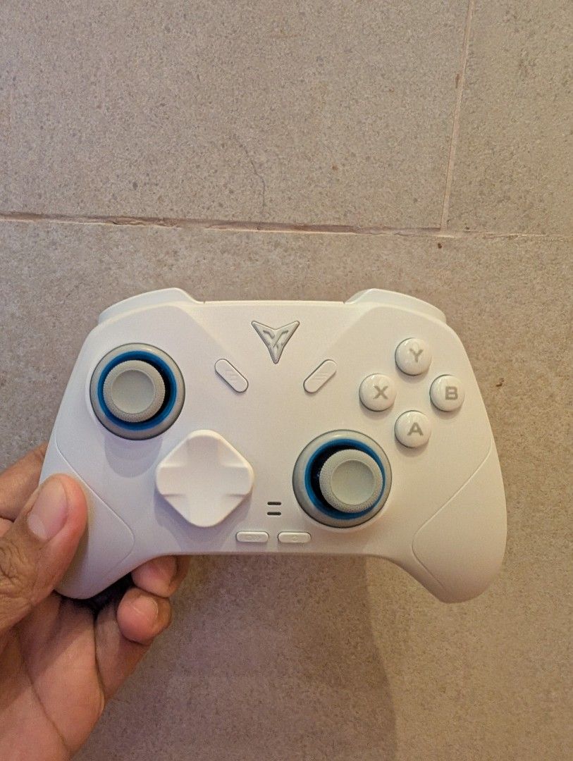 FLYDIGI DIREWOLF 4 Bluetooth Controller (Category: Controllers) located in Quezon City. Submitted by unboxingtito (Listing ID 1416788795, Image 2). Description: Brand new and unused .