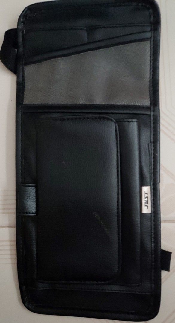 Free arm pouch (Category: Bags & Wallets) located in Singapore. Submitted by angelstud (Listing ID 1416741663, Image 1). Description: hougang void deck .