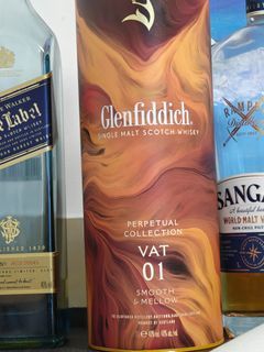 Glenfiddich Perpetual Collection VAT 01 Smooth & Mellow, American Oak, European Oak, Bourbon & Red Wine Cask, 40% whisky bottle