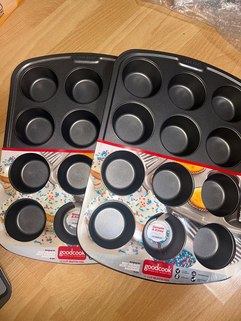 GoodCook Nonstick Muffin Pan and Cookie Sheet Set (Category: Cookware & Accessories) located in Makati City. Submitted by monoeraser_ (Listing ID 1416732772, Image 2). Description: Goodcook Pans Get all for ₱1,000 • 2 12 cup muffin pan • 1 15inx10in cookie pan.