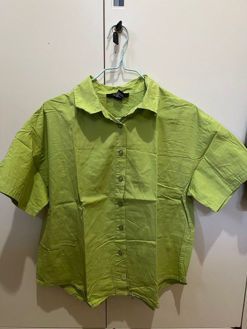 Green Button-Up Shirt (Category: Others Tops) located in Nabua. Submitted by twelvet (Listing ID 1416641811, Image 1). Description: Relaxed Fit Very Comfyy n cute plantsahin nyo nlng hehw.
