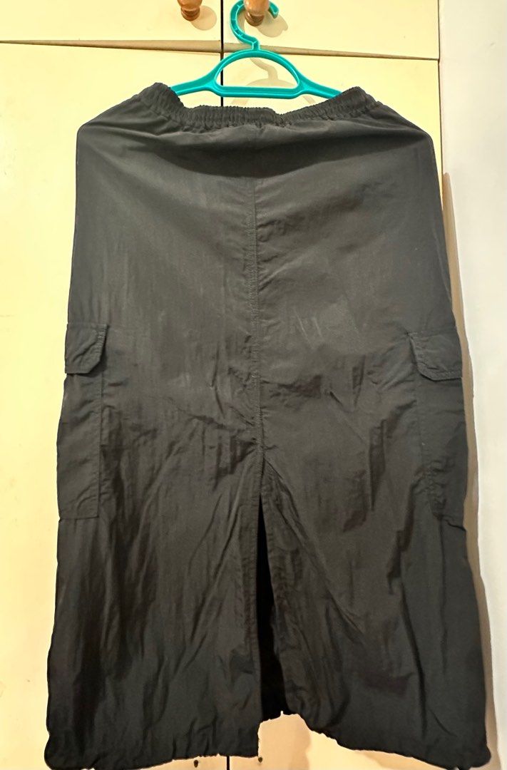 GU Skirt (Category: Skirts) located in Puerto Princesa. Submitted by rorysroomdeclutter (Listing ID 1416707188, Image 3). Description: GU Black Cargo Skirt Used twice, like new condition No flaws Elastic waistband with drawstrings With pockets Back slit Size: Small See last photo for sizing Price + SF Slightly negotiable Send dm for details.
