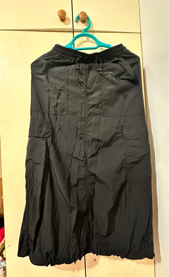 GU Skirt (Category: Skirts) located in Puerto Princesa. Submitted by rorysroomdeclutter (Listing ID 1416707188, Image 2). Description: GU Black Cargo Skirt Used twice, like new condition No flaws Elastic waistband with drawstrings With pockets Back slit Size: Small See last photo for sizing Price + SF Slightly negotiable Send dm for details.