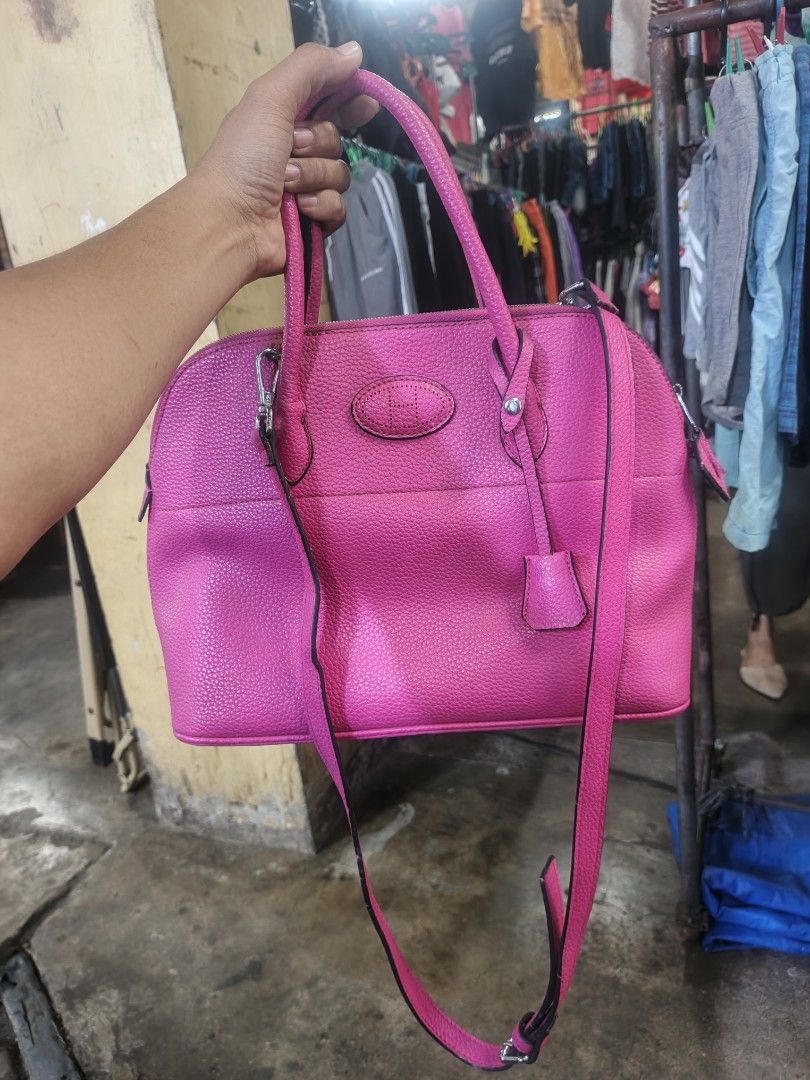 Hermes Pink bag (Category: Luxury Bags & Wallets) located in Agoo. Submitted by fitzmatic15 (Listing ID 1416641262, Image 1). Description: Hermes Pink Bag very good condi.