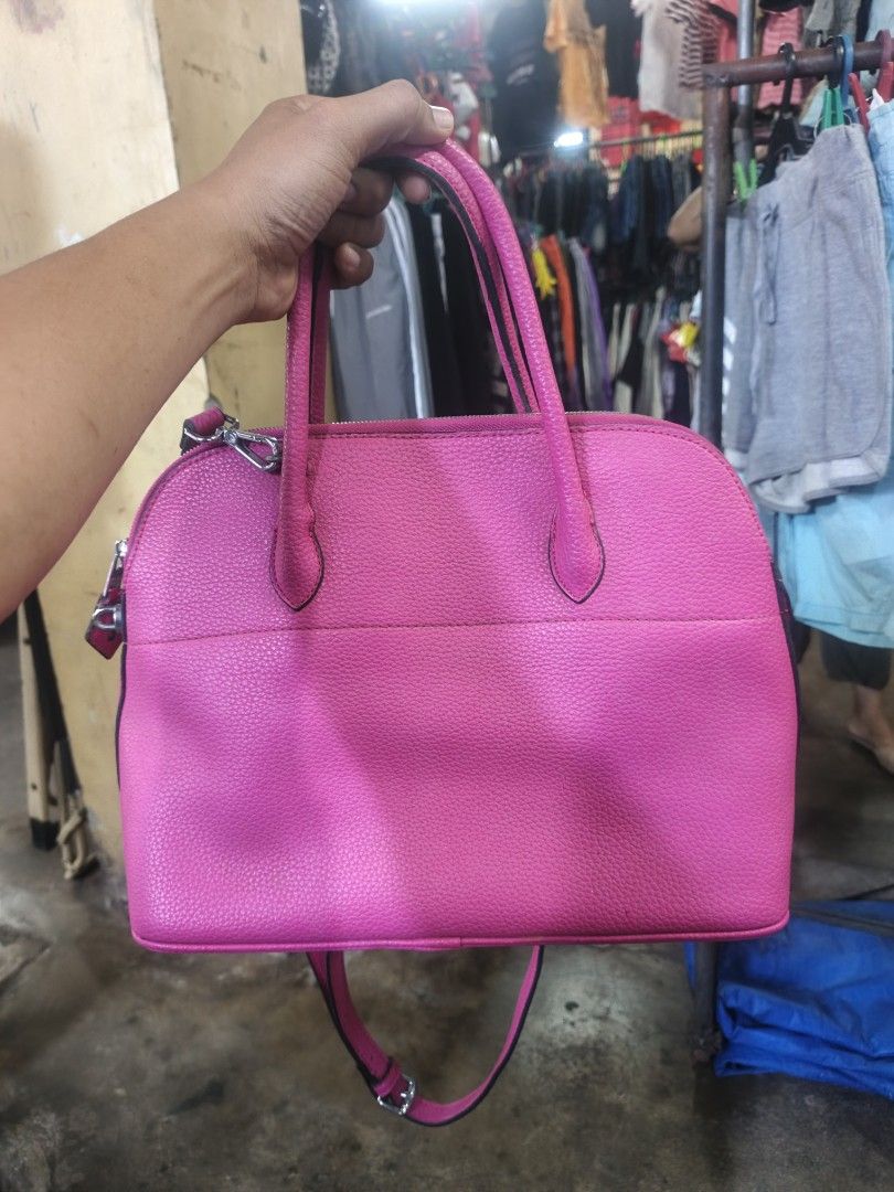 Hermes Pink bag (Category: Luxury Bags & Wallets) located in Agoo. Submitted by fitzmatic15 (Listing ID 1416641262, Image 2). Description: Hermes Pink Bag very good condi.