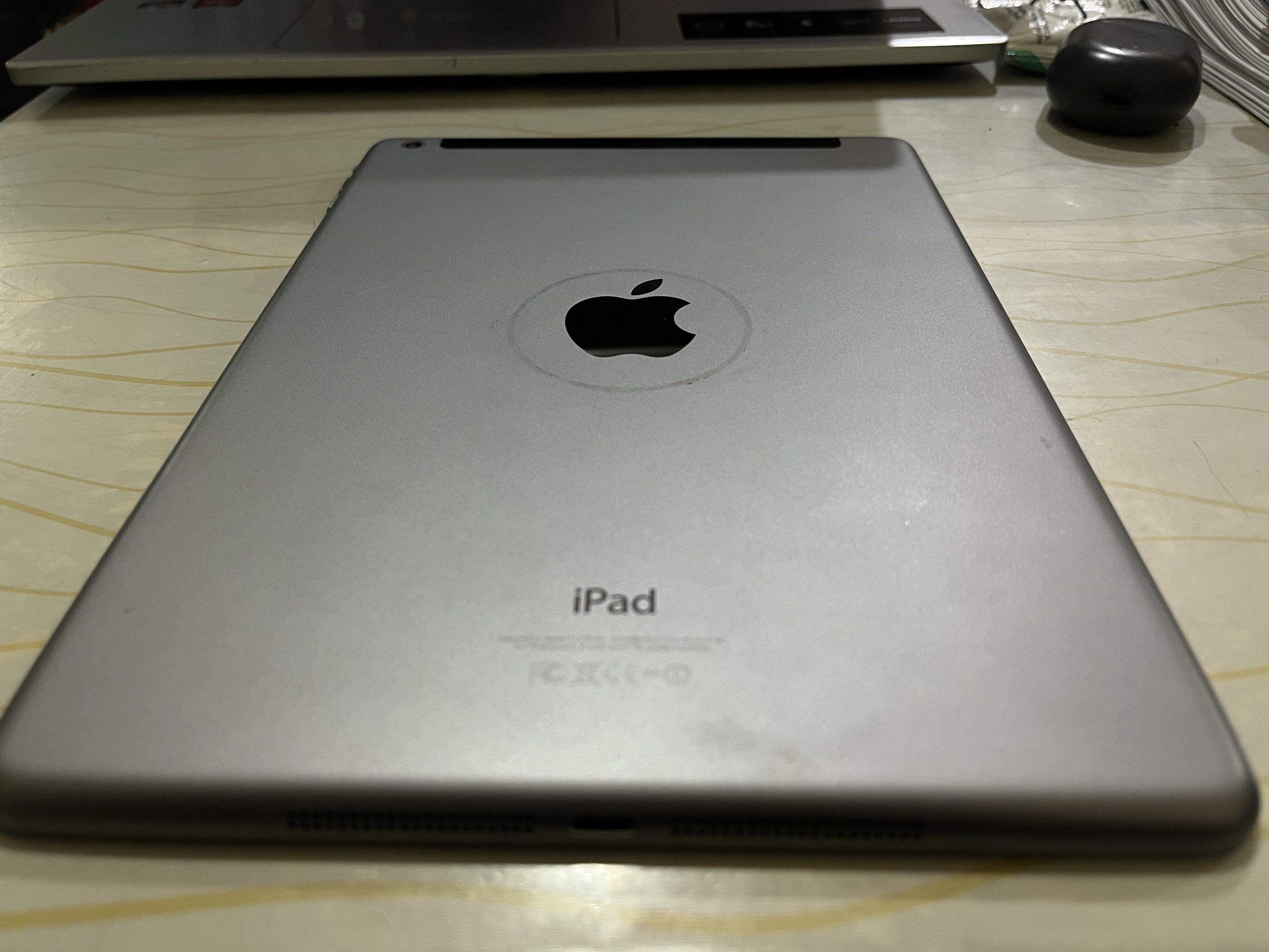 Ipad Air Gen 1 (Wifi+Cellular) (Category: iPad) located in Manila. Submitted by gentleocean-8ff1f3 (Listing ID 1416725695, Image 3). Description: Well-maintained iPad Air (Gen 1) with Wi-Fi and cellular capability. Fully functional and reset, ready for a new user. ✔ Wi-Fi + Cellular (supports SIM) ✔ Smooth touchscreen and responsive performance for light daily use ✔ Ideal for browsing, reading PDFs, streaming, online classes, and video calls ✔ Ba