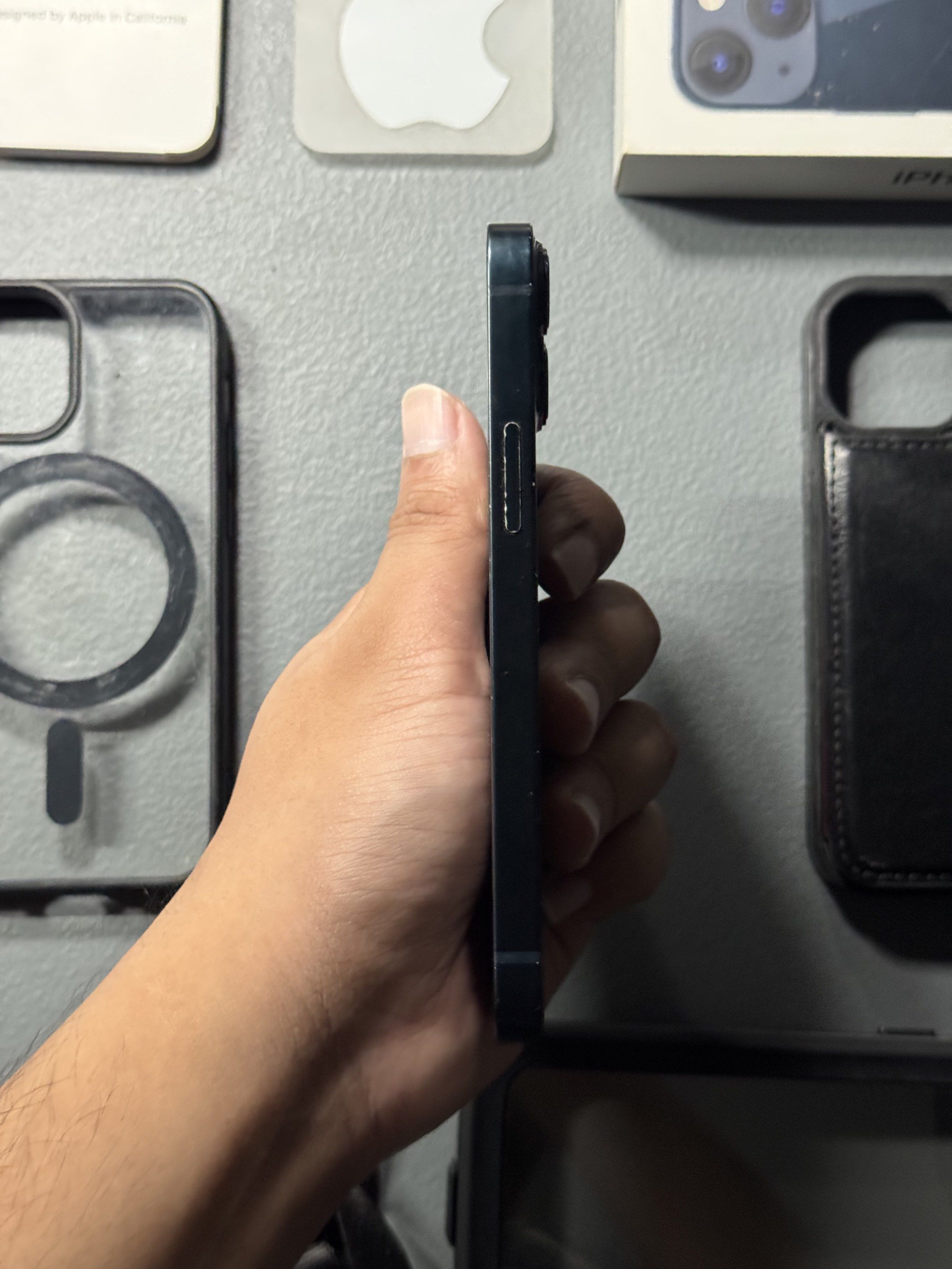 iPhone 13 mini (Category: iPhone 13 Series) located in Manila. Submitted by livehorse-9578 (Listing ID 1416814416, Image 3). Description: Selling my iphone 13 mini midnight black (128gb) w/ issue - - - - ▪️67% battery health ▪️No history of repair ▪️ios 26.2 ready ▪️ unli reset 💯 ▪️ Still negotiable - - - - Inclusions: ▪️with box (same serial number) ▪️Apple Sticker ▪️4 cases - 2 magsafe case - 1 case/card holder - 1 waterproof case (1 beses lan