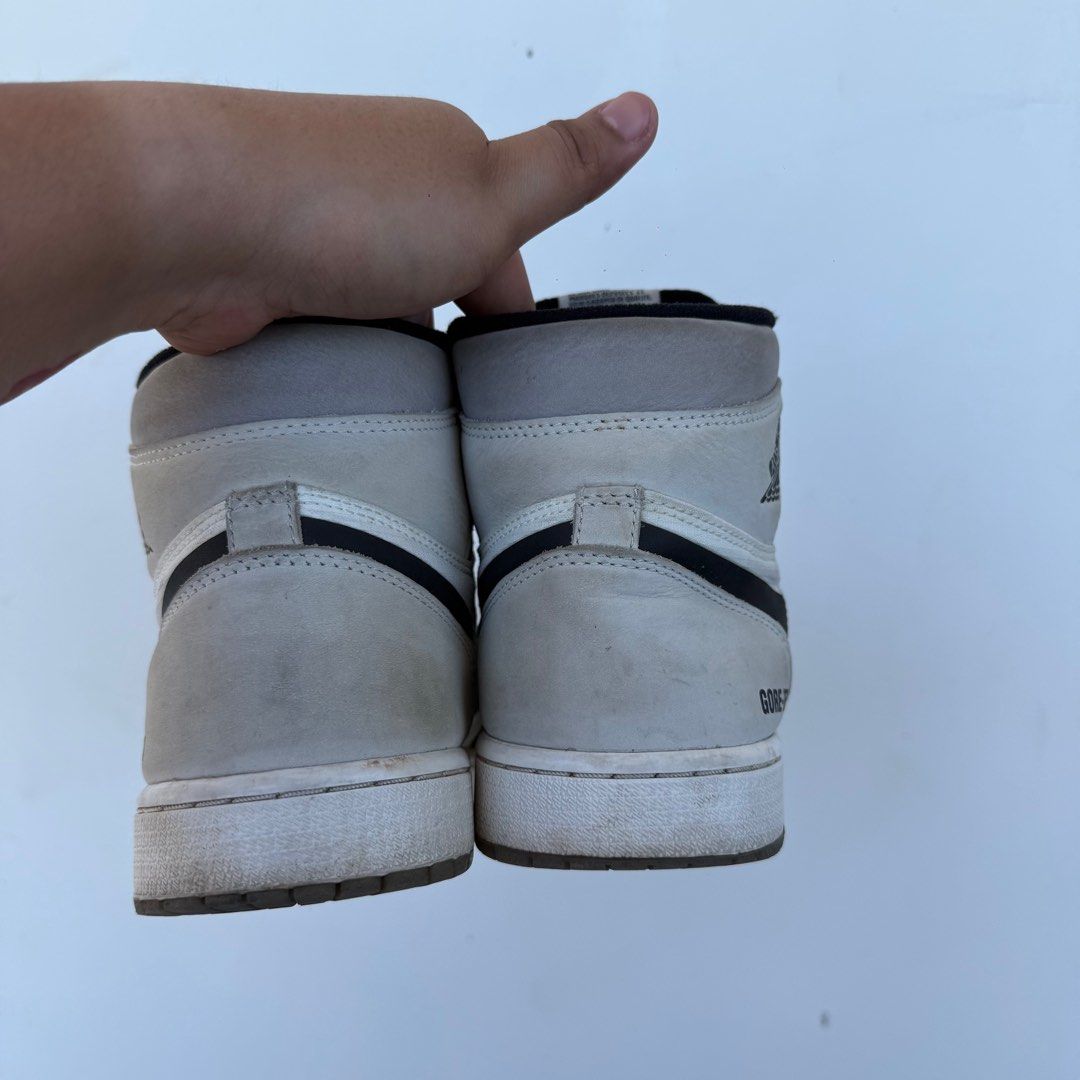 Jordan 1 High Air Element Goretex (Category: Sneakers) located in Alaminos. Submitted by dsabelg (Listing ID 1416751232, Image 3). Description: need cleaning only.