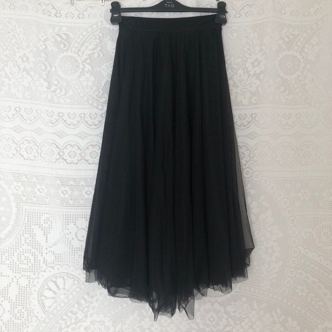Long black skirt (Category: Skirts) located in San Fernando. Submitted by 100perscent (Listing ID 1416667628, Image 3). Description: Size: S Garterized waist band .