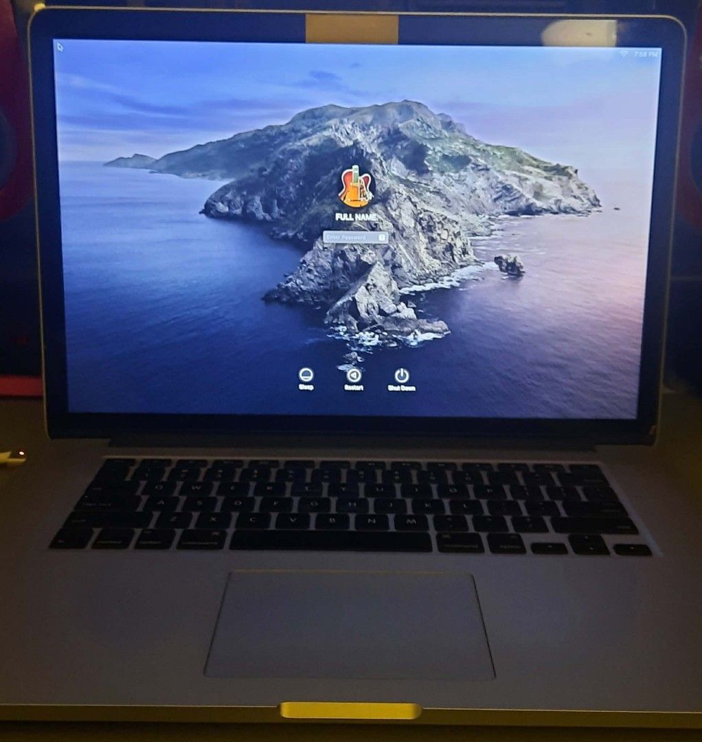 MacBook Pro (Retina, 15-inch, Mid 2015) (Category: Laptops & Notebooks) located in Las Pinas. Submitted by younggem.d97325 (Listing ID 1416695710, Image 1). Description: MacBook Pro with a 15-inch Retina display. It runs on macOS Catalina. Features a 2.2 GHz Quad-Core Intel Core i7 processor, 16 GB of memory, and Intel Iris Pro 1536 MB graphics. The serial number is C02QR7G9G8WN. The model identifier is MacBookPro11,4. Issue: No Battery (Needs to