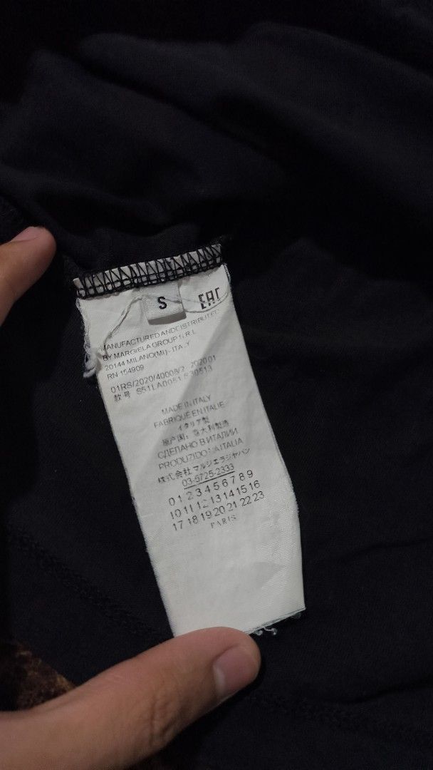 Maison Margiela shirt (Category: Tshirts & Polo Shirts ) located in Quezon City. Submitted by mathrift (Listing ID 1416784557, Image 3). Description: crack prints 9/10 color rate 20x25.