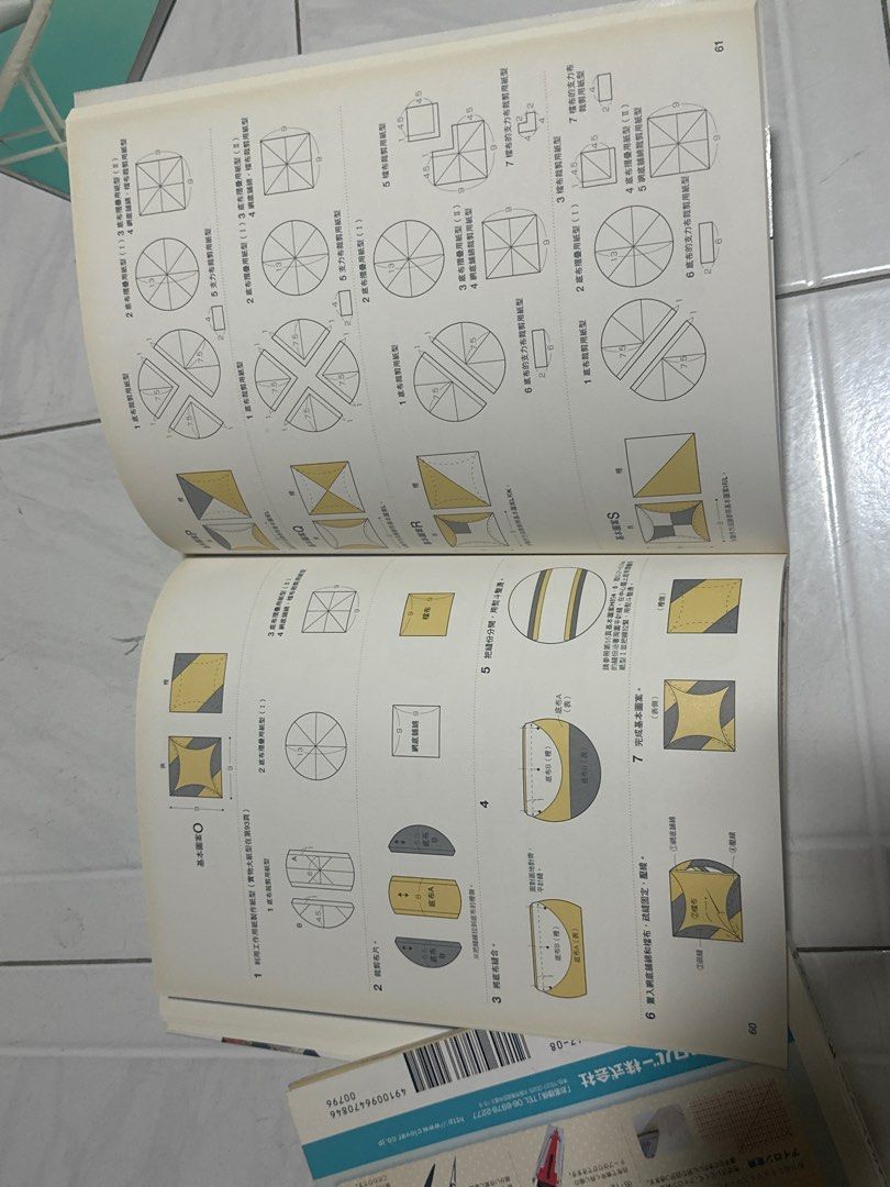 Mandarin Reversible Patchwork (Category: Storybooks) located in Singapore. Submitted by wxning (Listing ID 1416802455, Image 6). Description: - Learn Japanese reversible patchwork techniques. - Includes detailed instructions and diagrams. - Create bags, cushions, and quilts. - Perfect for craft enthusiasts..