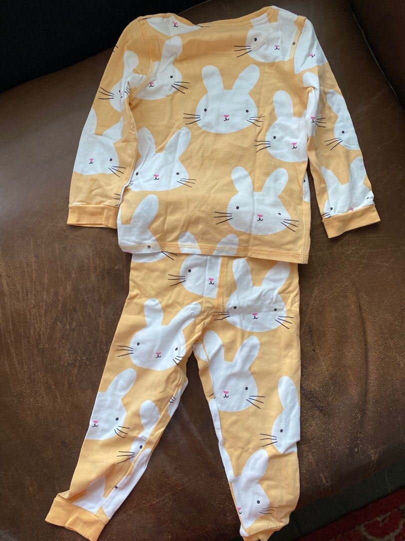 M&S Bunny Pajama Set 2-3 Years (Category: Babies & Kids Fashion) located in Quezon City. Submitted by zelev (Listing ID 1416693199, Image 3). Description: Brand: Marks and Spencer Size: 2-3years old Adorable M&S pajama set featuring a fun bunny print. This set includes a long-sleeved top and matching pants. The label indicates it's designed for children aged 2-3 years old. Perfect for a comfortable and cute bedtime. Unisex print Like new No payme