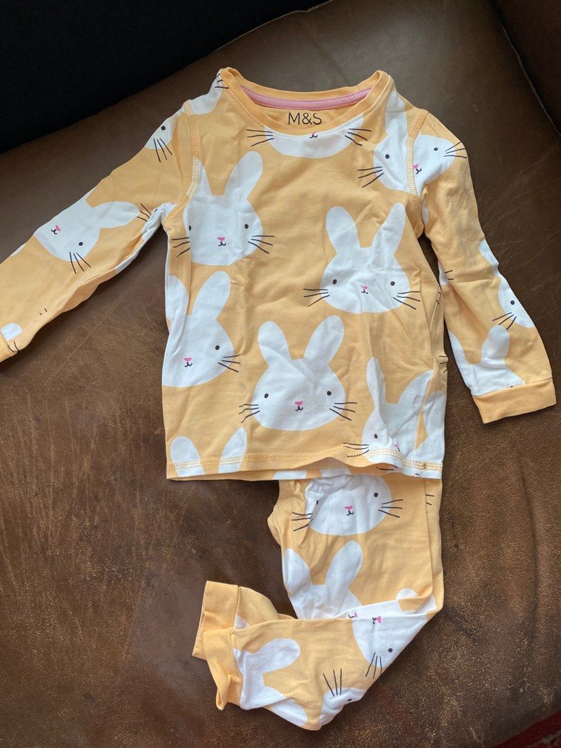M&S Bunny Pajama Set 2-3 Years (Category: Babies & Kids Fashion) located in Quezon City. Submitted by zelev (Listing ID 1416693199, Image 1). Description: Brand: Marks and Spencer Size: 2-3years old Adorable M&S pajama set featuring a fun bunny print. This set includes a long-sleeved top and matching pants. The label indicates it's designed for children aged 2-3 years old. Perfect for a comfortable and cute bedtime. Unisex print Like new No payme