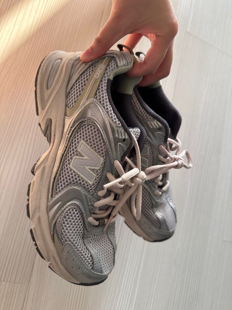 New Balance 530 Silver Sneakers (Category: Sneakers) located in Manila. Submitted by efgm123 (Listing ID 1416732027, Image 1). Description: See photo for real size US 6.5.