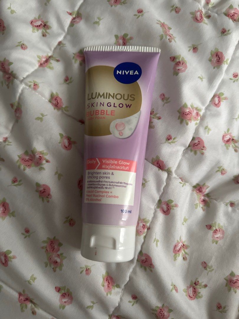 Nivea Luminous Skin Glow Bubble Foam (Category: Face Care) located in Manila. Submitted by popkays (Listing ID 1416736564, Image 1). Description: - Nivea Luminous Skin Glow Bubble Foam - Brightens skin - Unclogs pores - Visible glow formula - Daily facial cleanser - 100ml bottle.