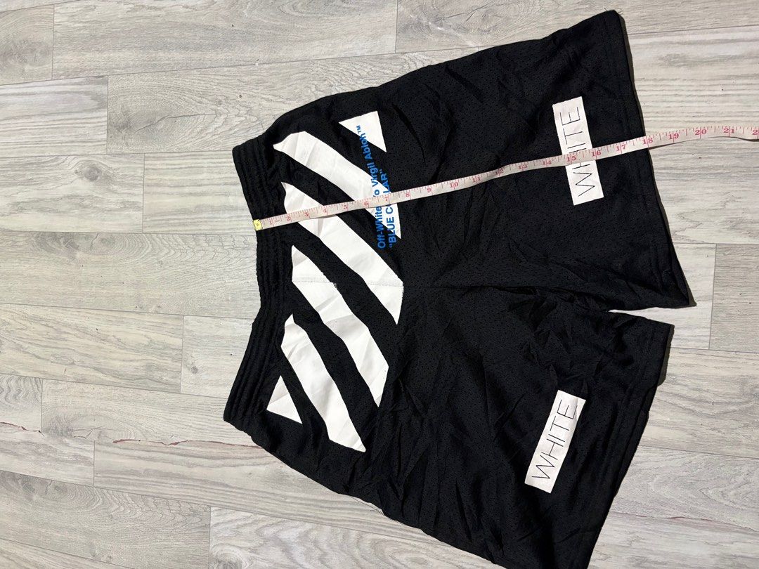 Off white (Category: Shorts) located in Guihulngan. Submitted by fbthriftgoodsniace (Listing ID 1416702294, Image 2). Description: .