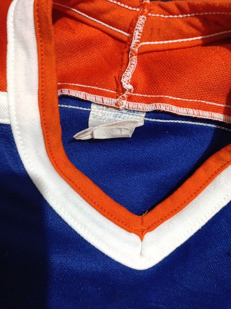 Oilers Jersey (Category: Activewear) located in Bacolod City. Submitted by MiggysKidswearCollections (Listing ID 1416799377, Image 3). Description: Small Size Oilers Jerseys Canada 1998 GUC condition, sign of usage please make an offer if you want this item. Width 47cm Length 62 cm Location Deca Homes South Brgy Cabug Bacolod Shipping nationwide thru Flashxpress, add 75.