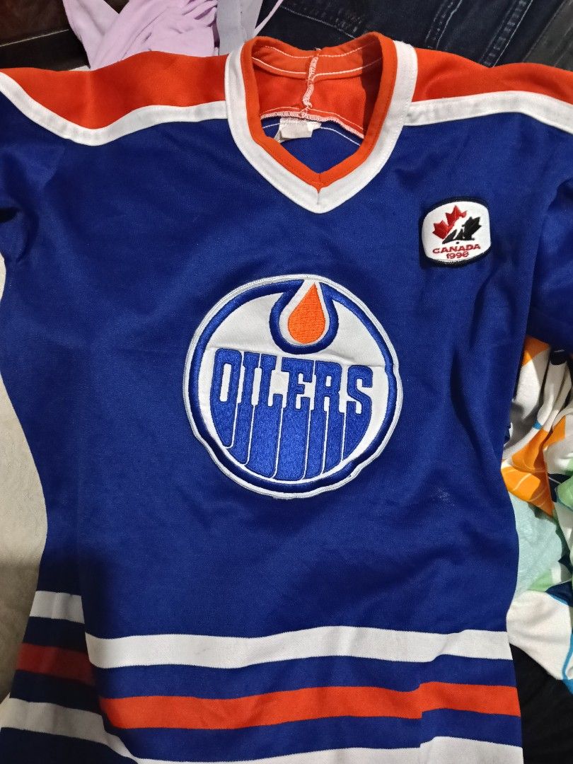 Oilers Jersey (Category: Activewear) located in Bacolod City. Submitted by MiggysKidswearCollections (Listing ID 1416799377, Image 1). Description: Small Size Oilers Jerseys Canada 1998 GUC condition, sign of usage please make an offer if you want this item. Width 47cm Length 62 cm Location Deca Homes South Brgy Cabug Bacolod Shipping nationwide thru Flashxpress, add 75.