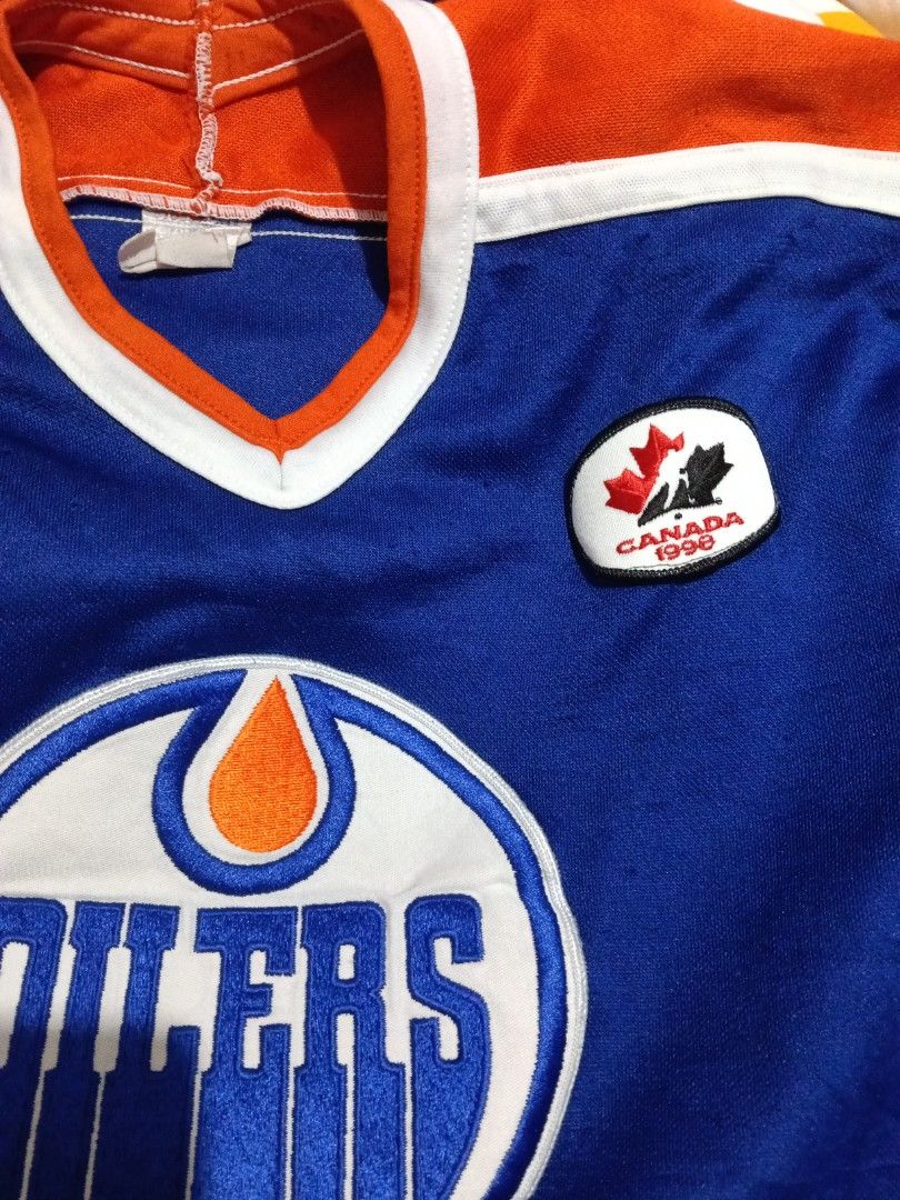 Oilers Jersey (Category: Activewear) located in Bacolod City. Submitted by MiggysKidswearCollections (Listing ID 1416799377, Image 2). Description: Small Size Oilers Jerseys Canada 1998 GUC condition, sign of usage please make an offer if you want this item. Width 47cm Length 62 cm Location Deca Homes South Brgy Cabug Bacolod Shipping nationwide thru Flashxpress, add 75.