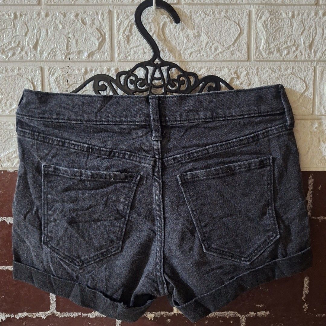 Old Navy Black Denim Shorts (009) (Category: Shorts) located in Binangonan. Submitted by ajayspreloved015 (Listing ID 1414821660, Image 2). Description: code: 009 size: 29-30" - Black denim shorts - Distressed detailing - Classic five-pocket design - Button and zipper closure - Cuffed hem - Versatile for casual wear.